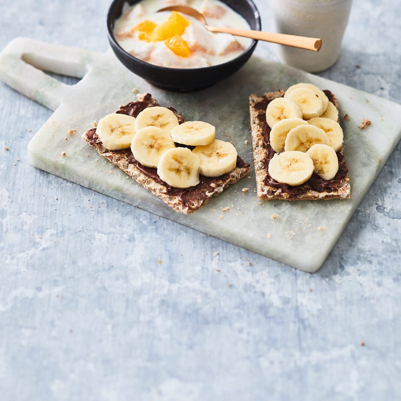 Foto van Knäckebröd met chocoladepasta en sinaasappelyoghurt door WW