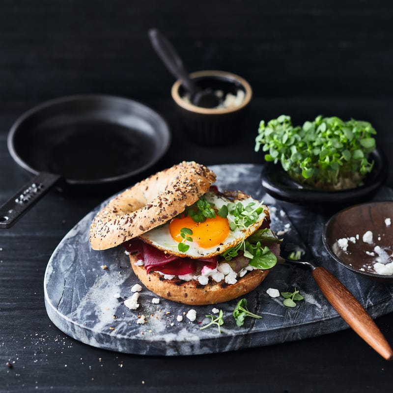 Foto van Bagel met cottage cheese en spiegelei door WW