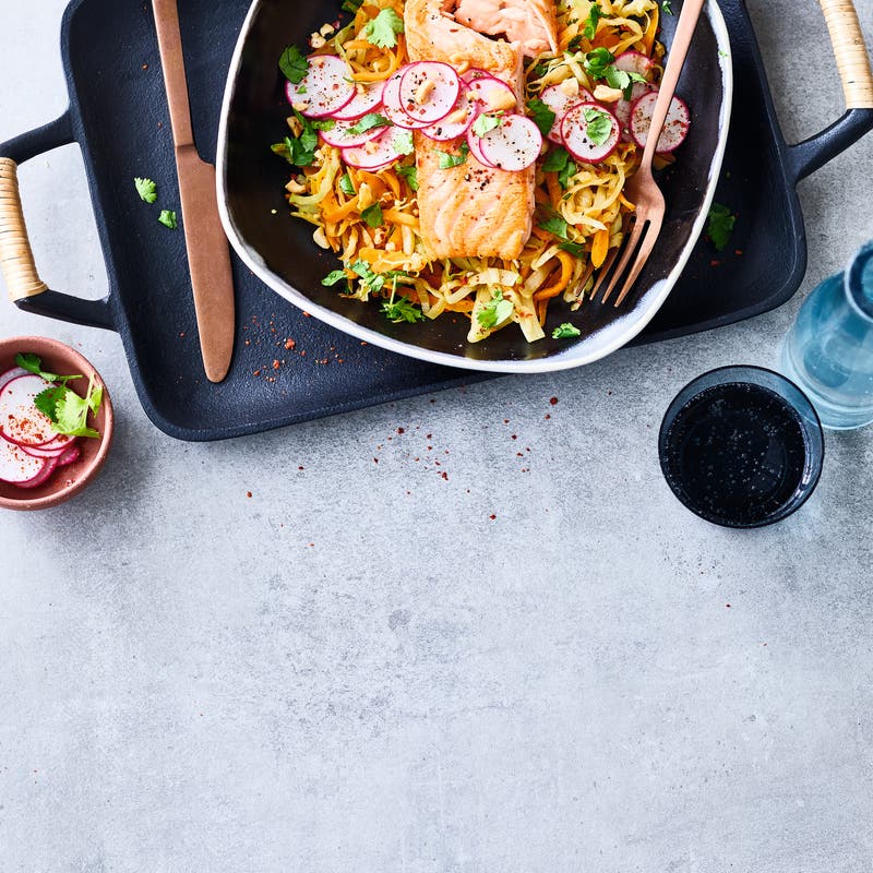 Lauwwarme Aziatische salade met zalm