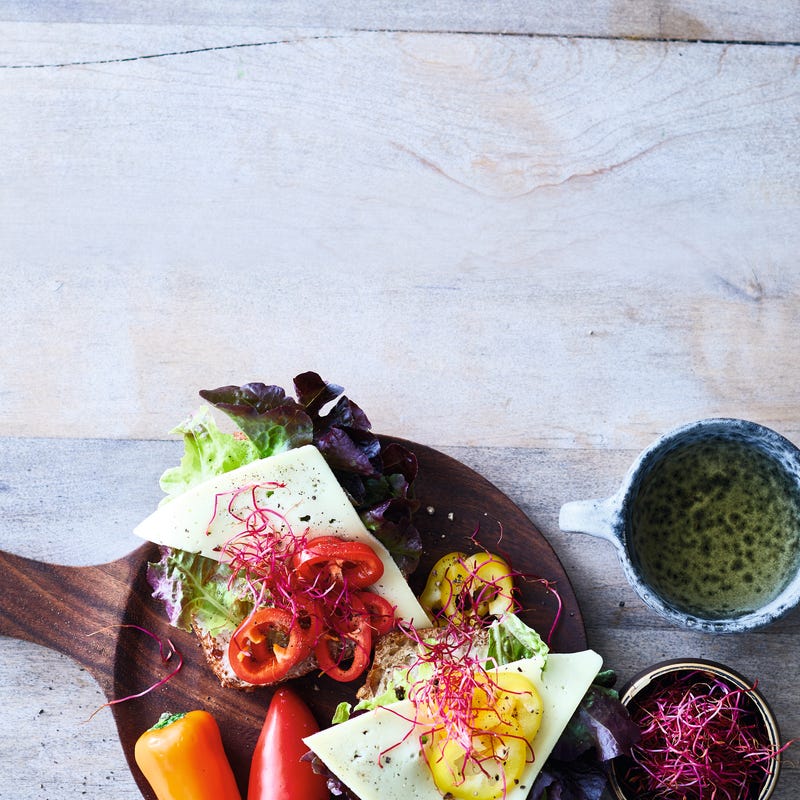 Broodje met kaas en paprika