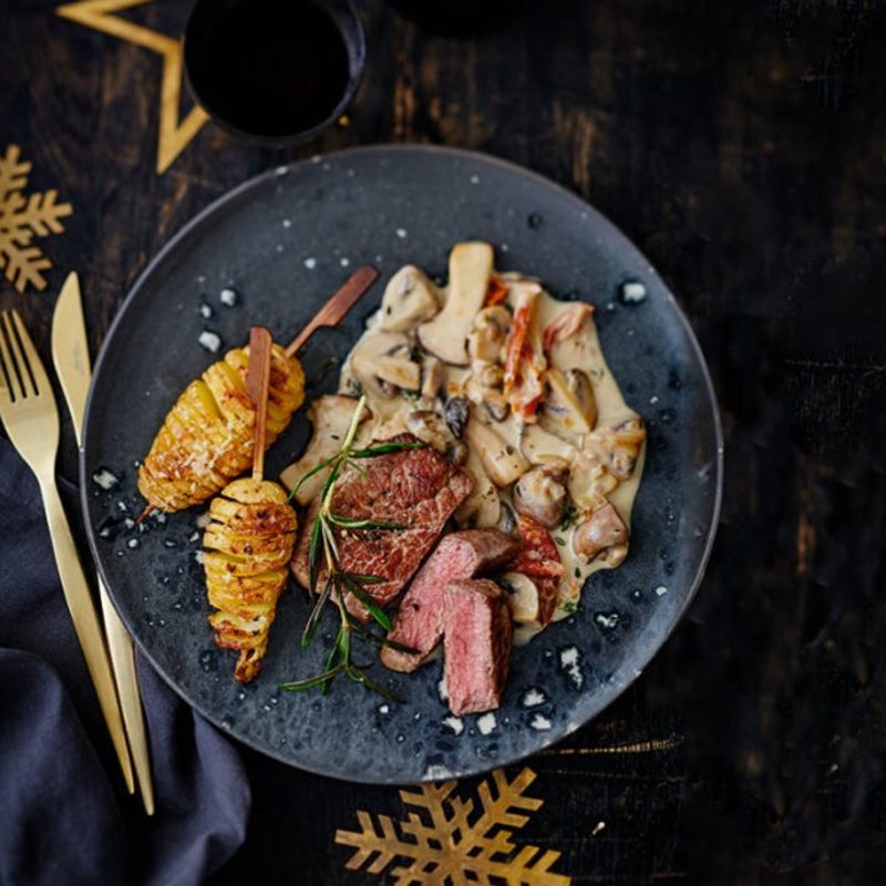 Foto van Biefstuk met hasselback-aardappeltjes en paddenstoelenroomsaus door WW