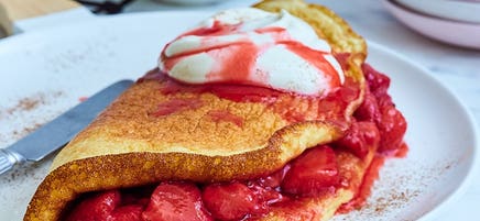 Souffle omelette with glazed strawberries