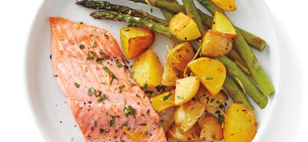 Saumon au four avec pommes croustillantes