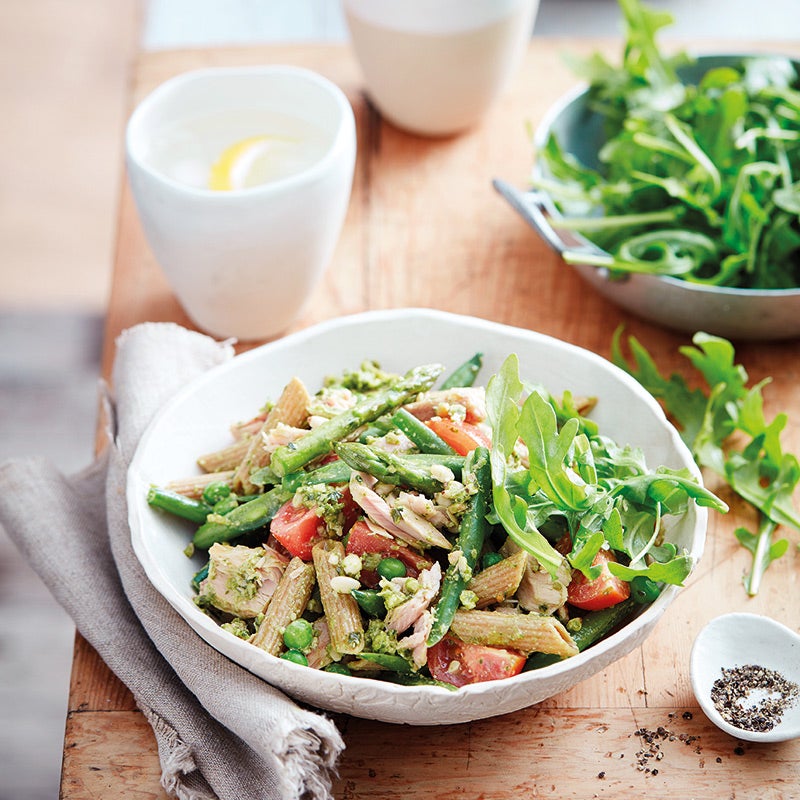Nudeln mit Pesto und Thunfisch
