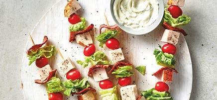 Club-sandwichspiesen met kalkoen
