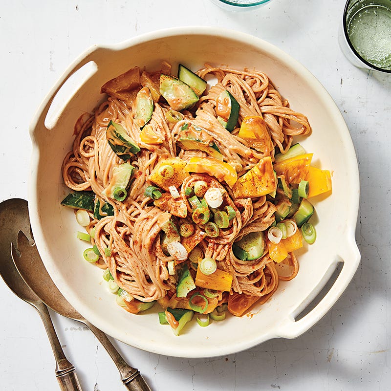 Szechuan-Erdnuss-Nudelsalat