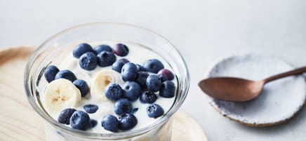 Overnight oats met blauwe bessen en kokos