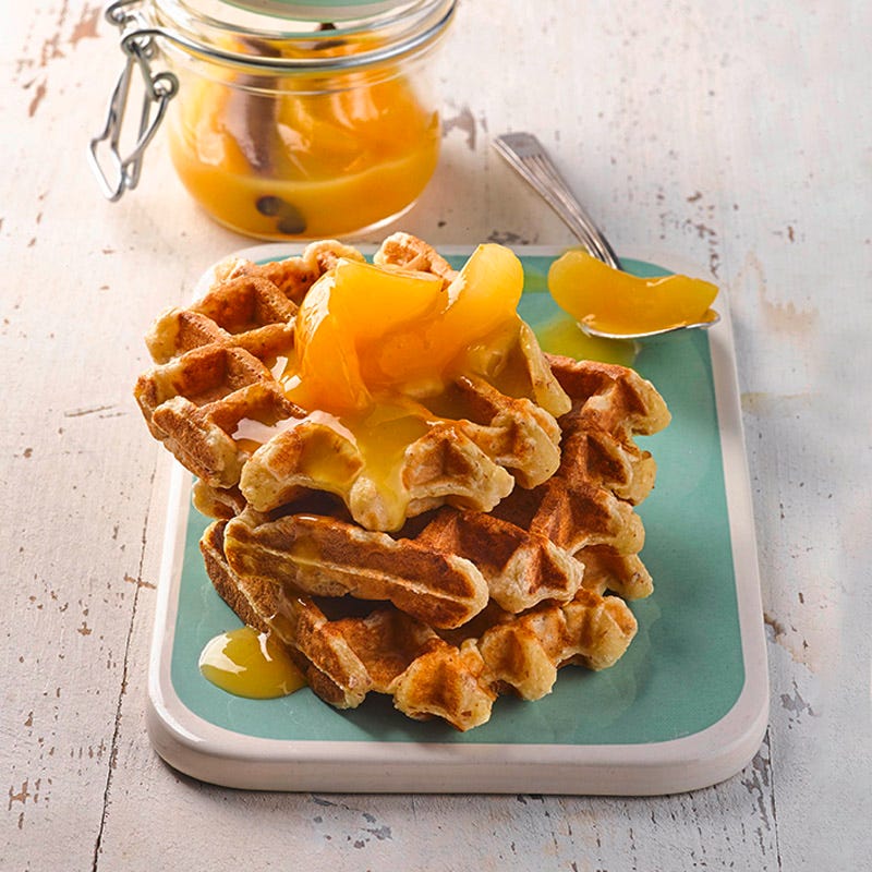 Haselnusswaffeln mit Gewürzaprikosen