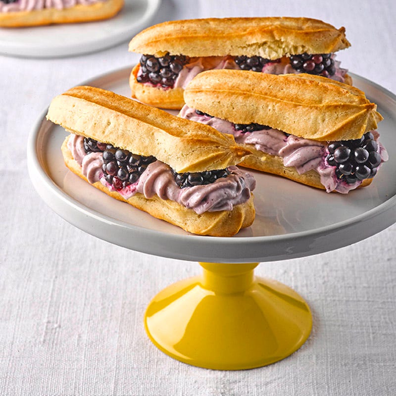 Eclairs mit Brombeercreme