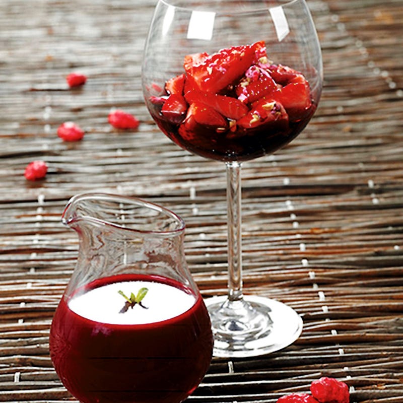 Photo de/du Fraises aux pralines roses et coulis au jus de raisin par WW