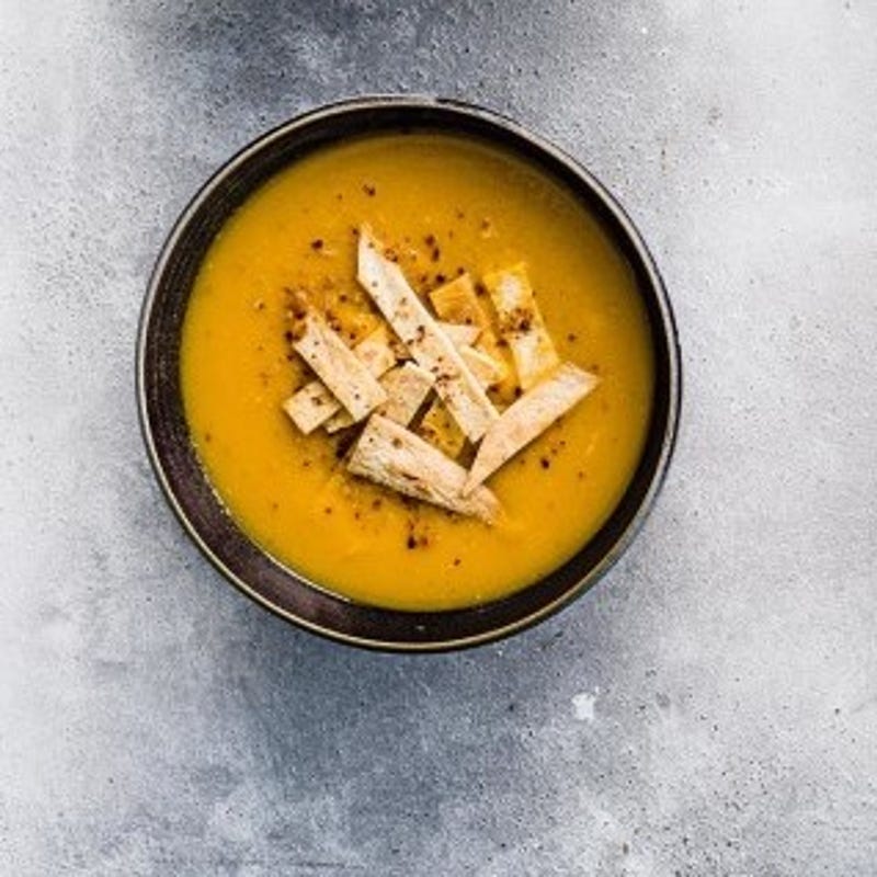Photo de/du Soupe de carotte, navet et lentilles corail avec lamelles de tortillas par WW