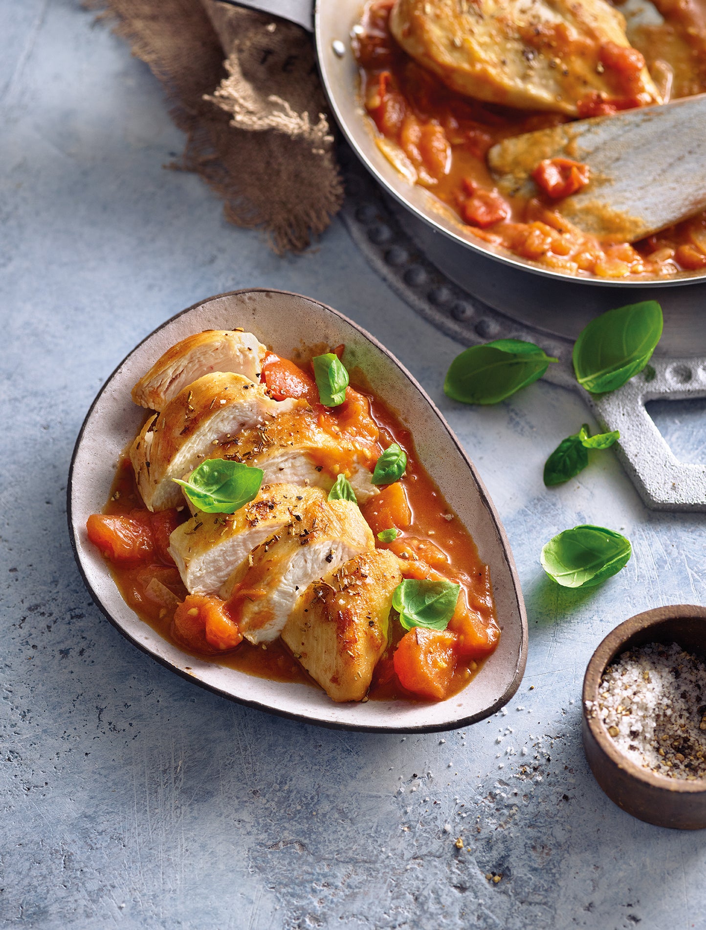 Hähnchen in frischer Tomatensauce Rezept | WW Deutschland Hähnchen in frischer Tomatensauce Rezept | WW Deutschland