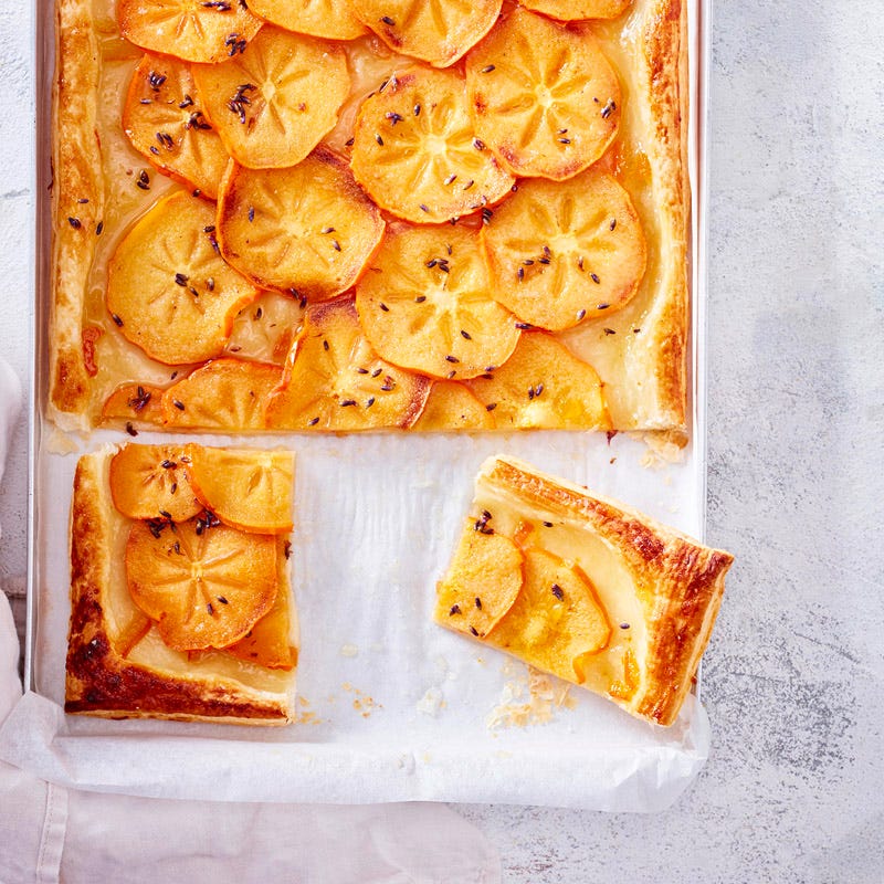 Blätterteigtarte mit Kaki und Lavendelsirup