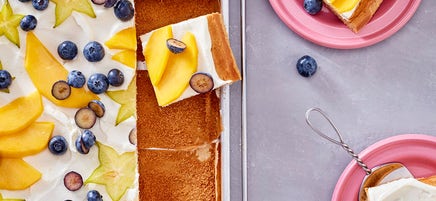 Obstschnitten mit Joghurt-Sahnehaube