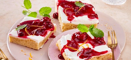 Limokuchen mit Roter Grütze