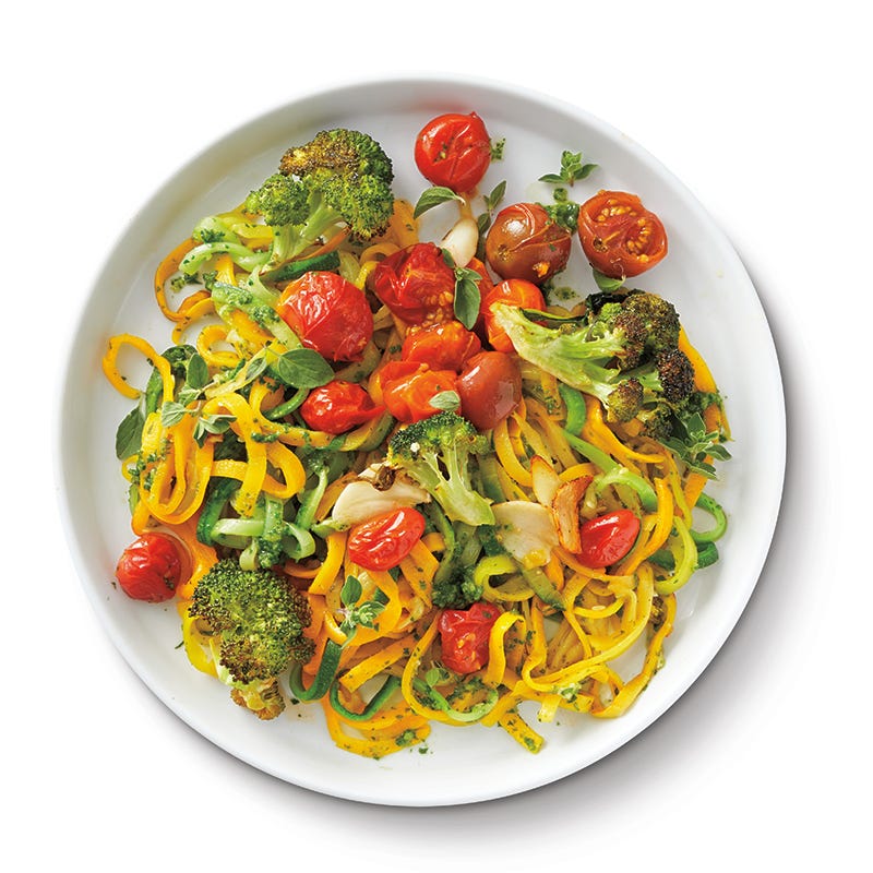 ViktVäktarna - Zucchininudlar med rostade grönsaker och örtsås