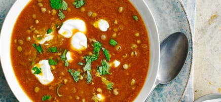 Soupe épicée à la carotte et aux lentilles