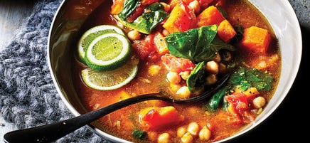 Soupe à la courge, aux pois chiches et au citron vert