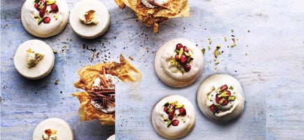 Meringues à l’orange, pistache et grenade