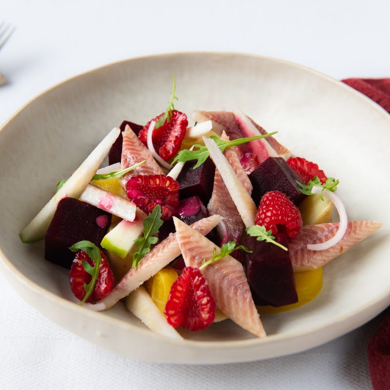 Foto van Salade van bieten met gerookte paling, aardappel en framboos door WW