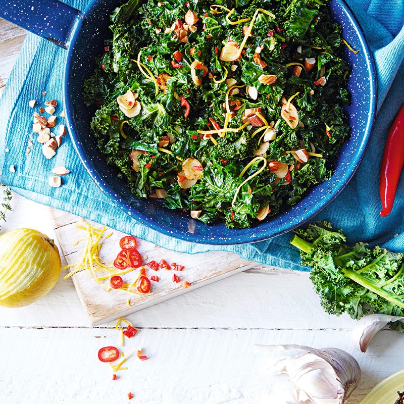ViktVäktarna - Grönkålssallad med chili, citron och hasselnötter
