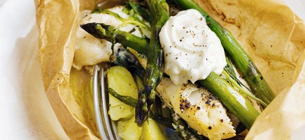 Papillotes de dorade aux asperges et pommes de terre nouvelles