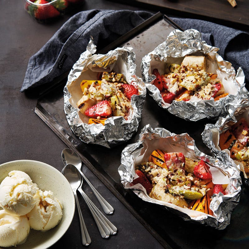 Schoko-Obst-Päckchen mit Vanilleeis