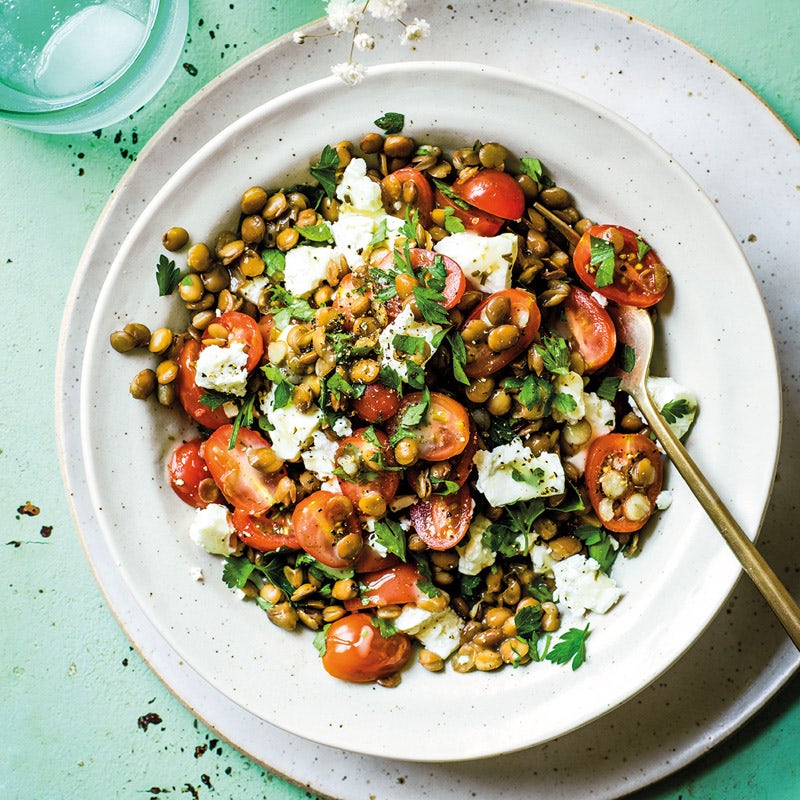 Linsen-Tomaten-Salat mit Schafskäse