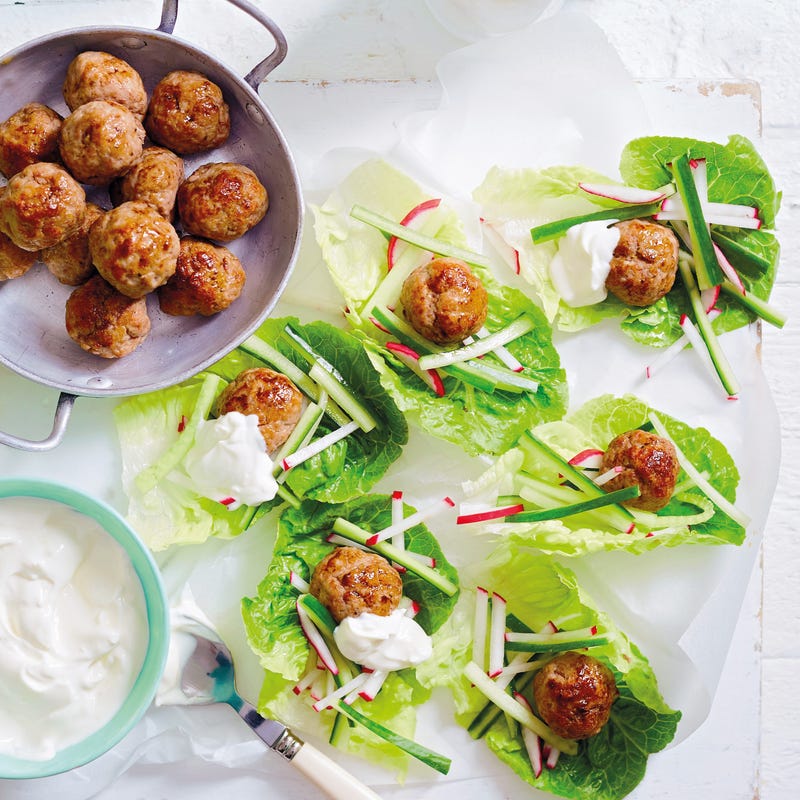 Foto van Kruidige kipballetjes in slawraps door WW