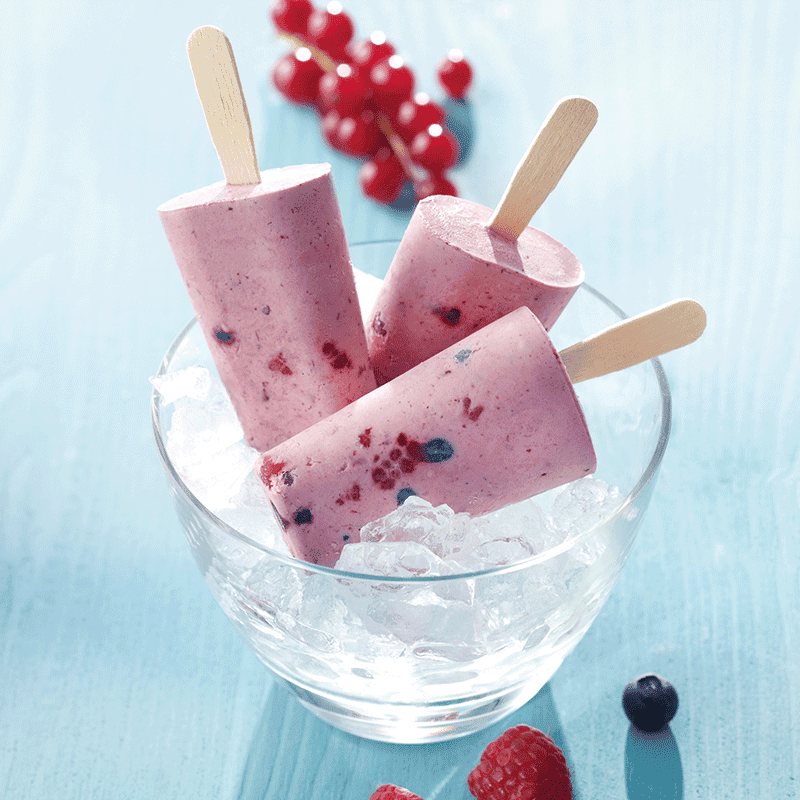 Caramel berry popsicles