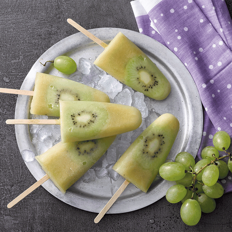 Grape and kiwi ice popsicles