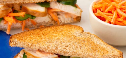Sandwich vietnamien à la salade de poulet