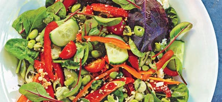 Salade à la feta, aux poivrons et aux fèves
