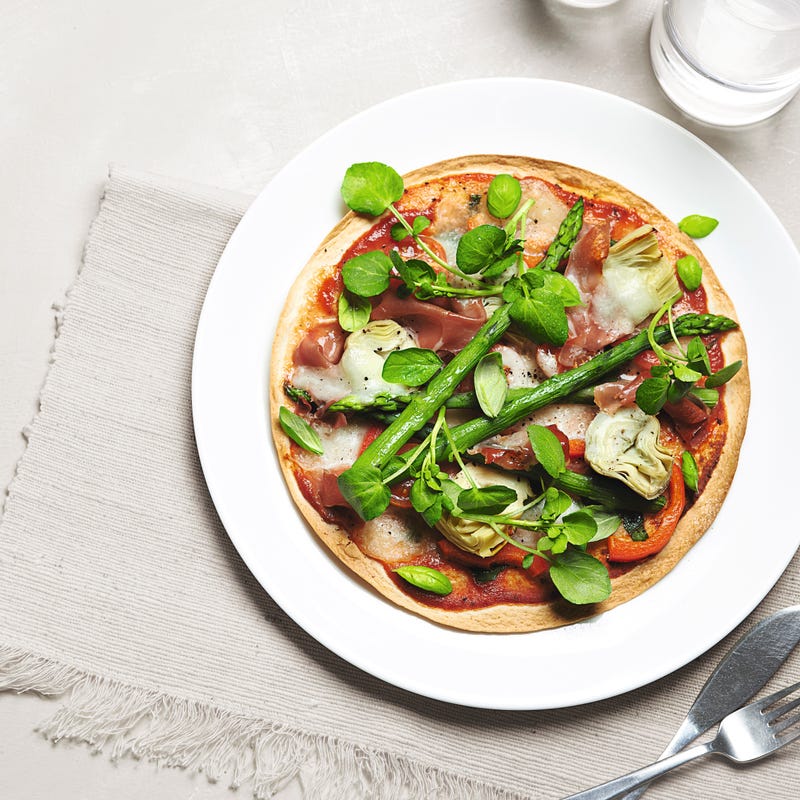 Photo de/du Pizza au jambon, aux asperges et artichauts par WW