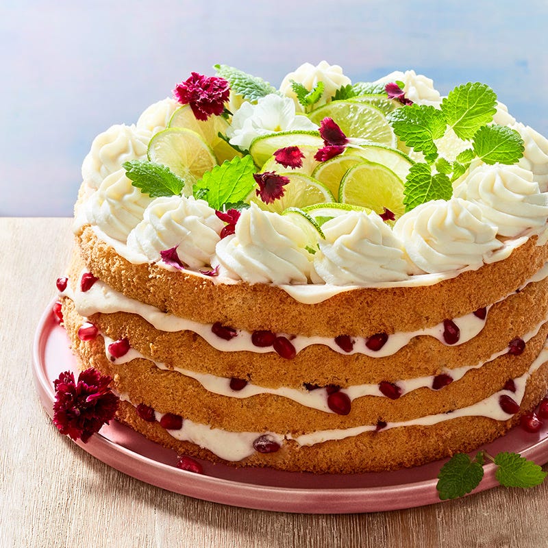 Naked Cake mit Limettencreme und Granatapfel
