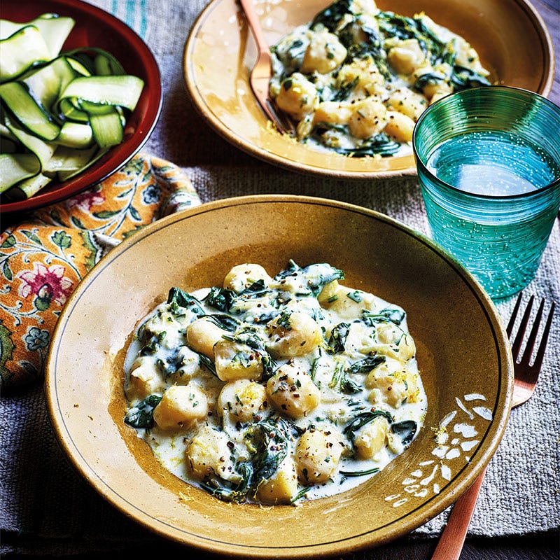 Gnocchi mit Spinatsauce und Zucchinisalat