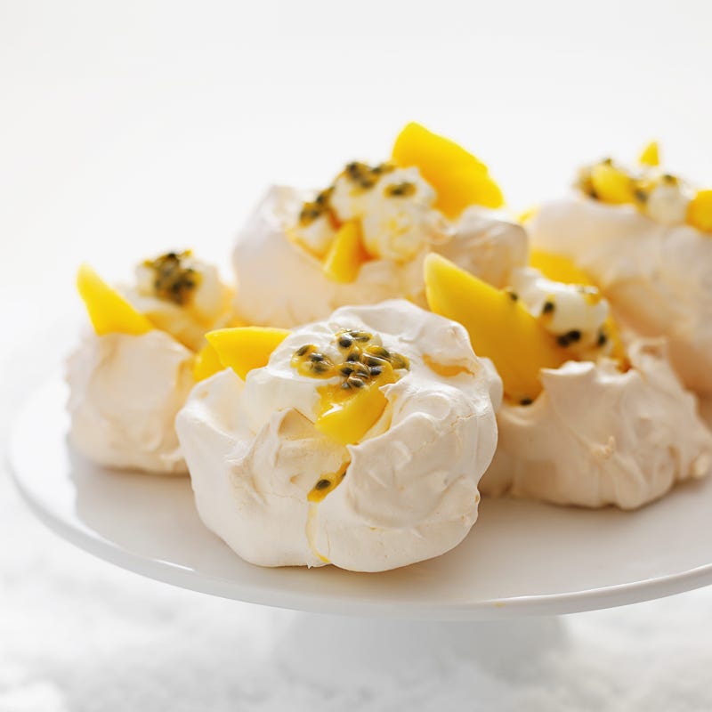 Photo de/du Mini pavlovas à la mangue et aux fruits de la passion par WW