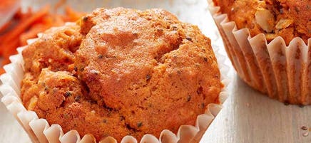 Muffins végétaliens faits avec de la farine biologique
