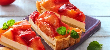 Käsetorte mit Pflaumenkompott