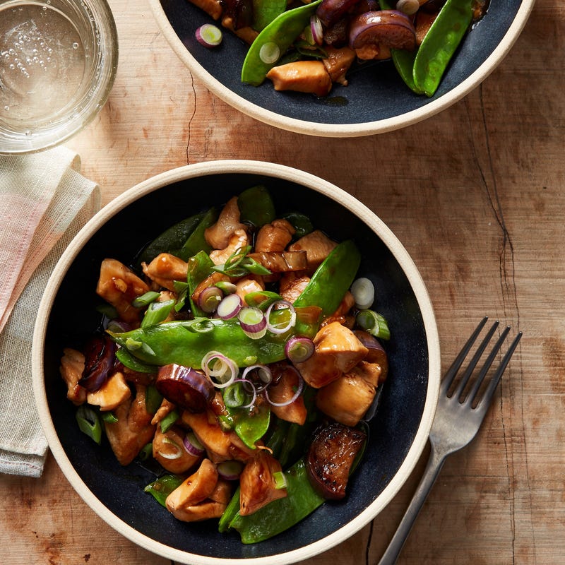 Foto van Roerbakschotel met kip en aubergine door WW