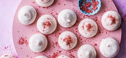 Strawberry meringue drops