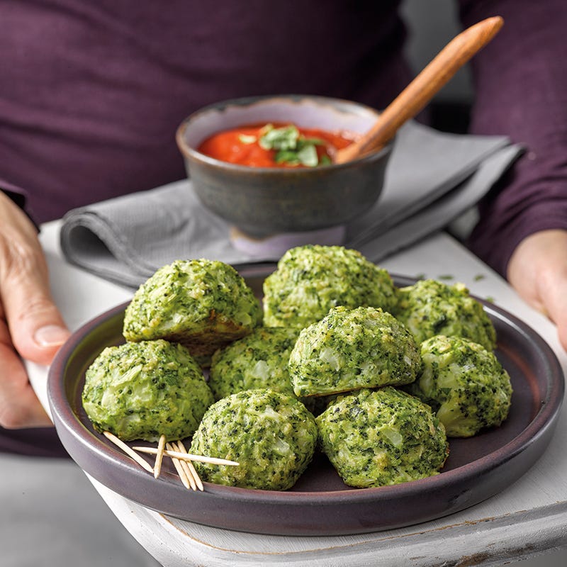 Foto van Broccoli-mozzarellaballetjes met tomatendip door WW