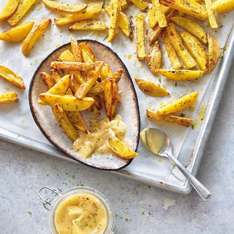 Rosmarin-Knoblauch-Pommes mit Limettenmayo