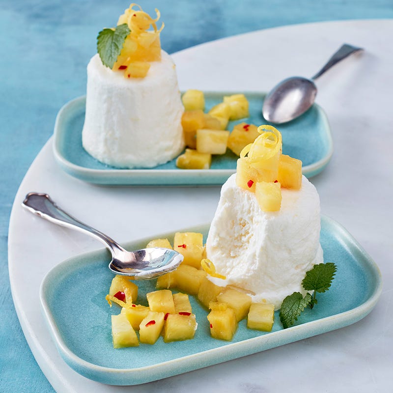 Ricotta-Parfait mit Ananassalat