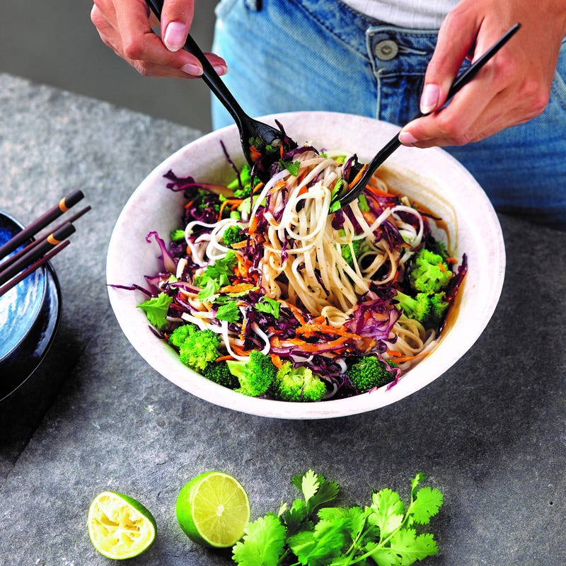Foto van Rijstnoedelsalade met pindadressing door WW