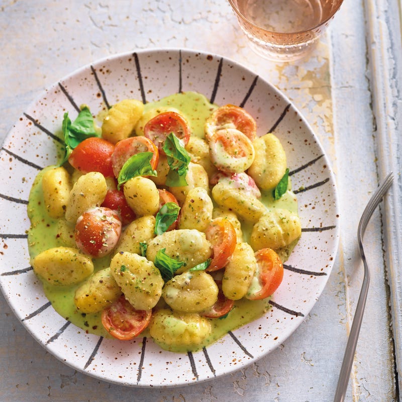 Foto van Gnocchi met basilicumsaus en tomaten door WW