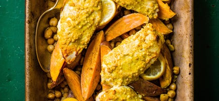 Traybake met kip in een kerriemarinade & zoete aardappel