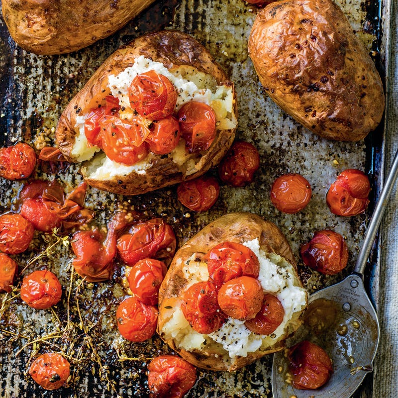 Foto van Gepofte aardappel met ricotta & geroosterde tomaten door WW