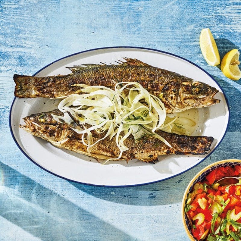 Photo de Branzino grillé avec relish aux poivrons rôtis et fenouil par WW