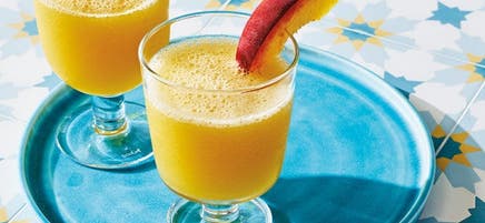 Bellinis aux pêches surgelées et au prosecco